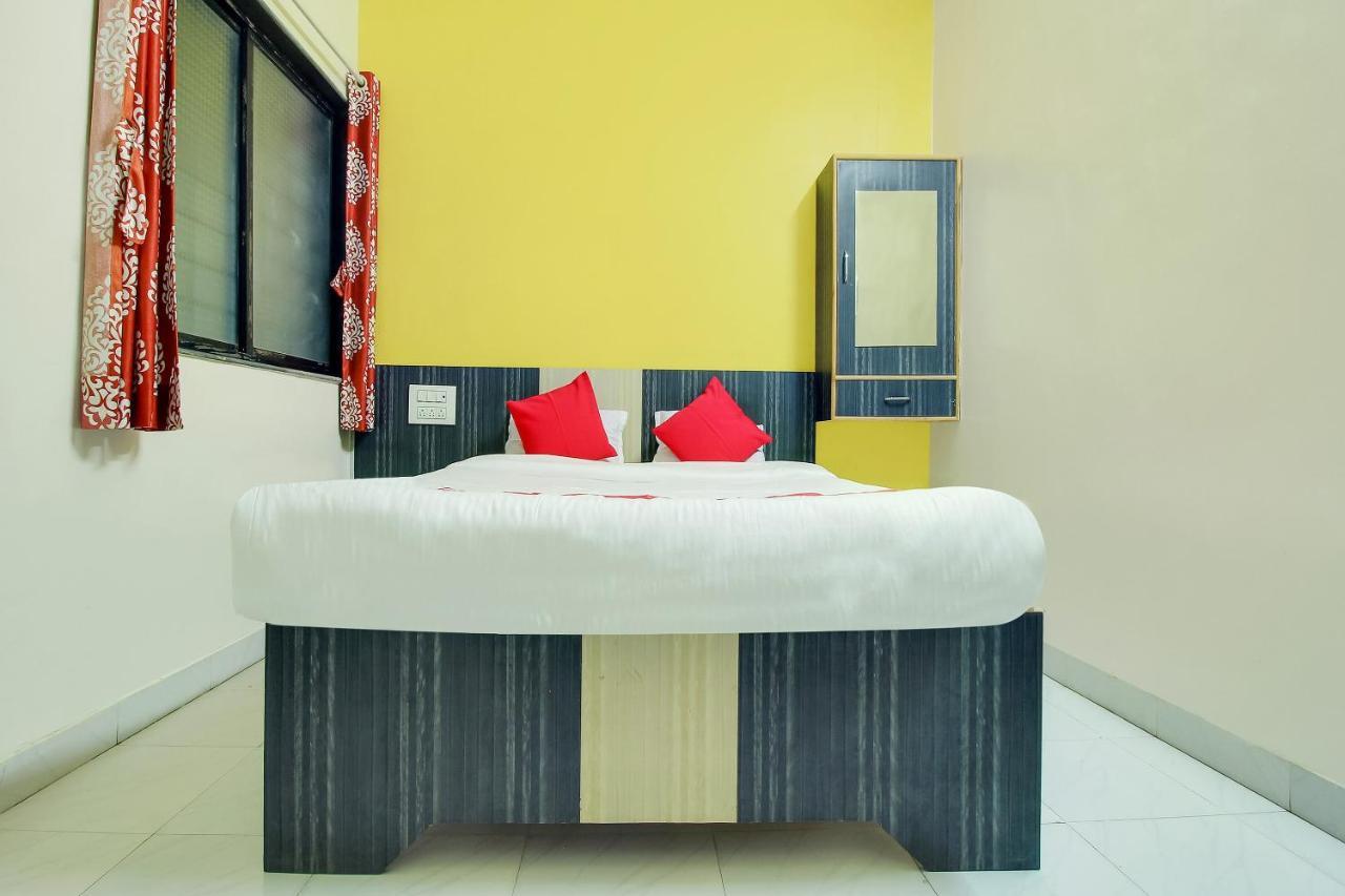 Oyo Flagship 48365 Hotel Shiva'S Castle Chalisgaon Ngoại thất bức ảnh