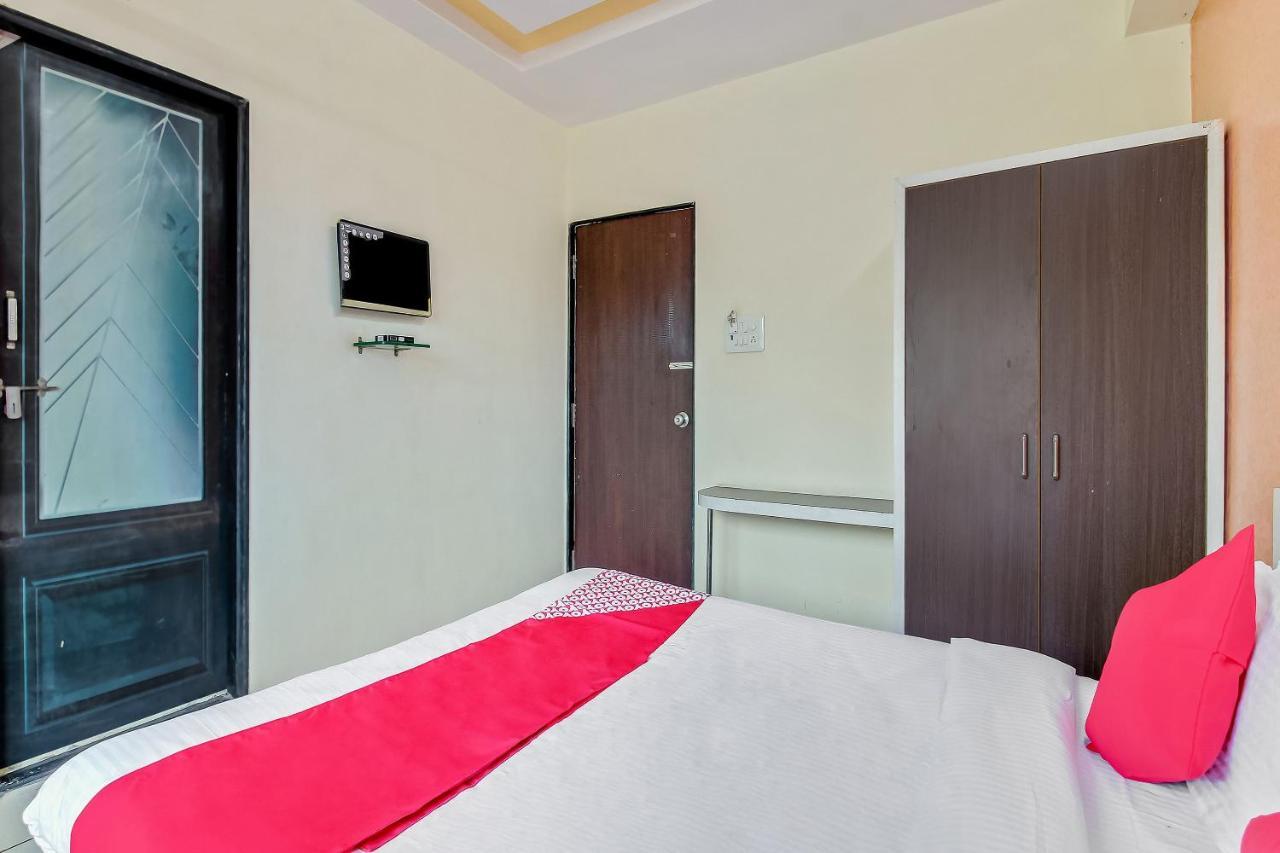 Oyo Flagship 48365 Hotel Shiva'S Castle Chalisgaon Phòng bức ảnh