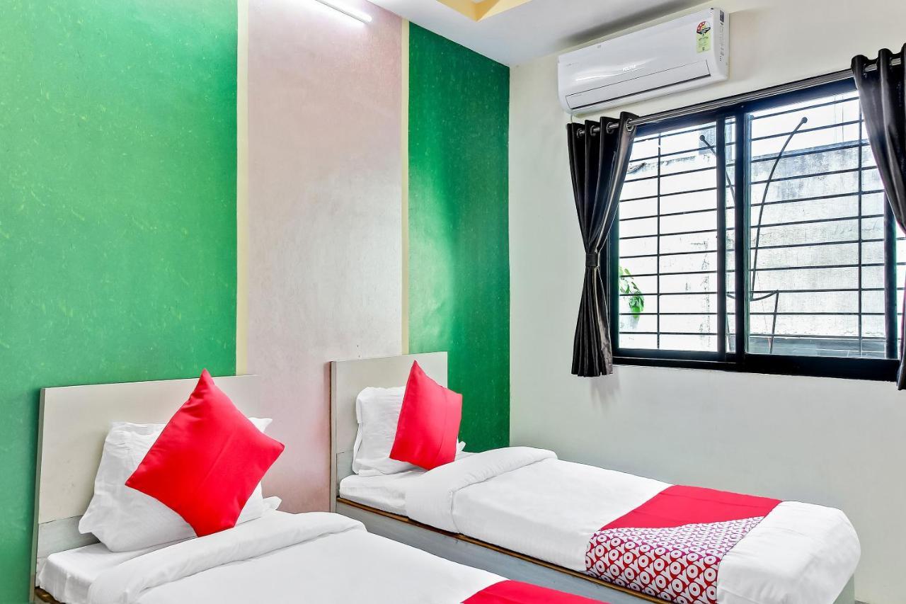 Oyo Flagship 48365 Hotel Shiva'S Castle Chalisgaon Ngoại thất bức ảnh