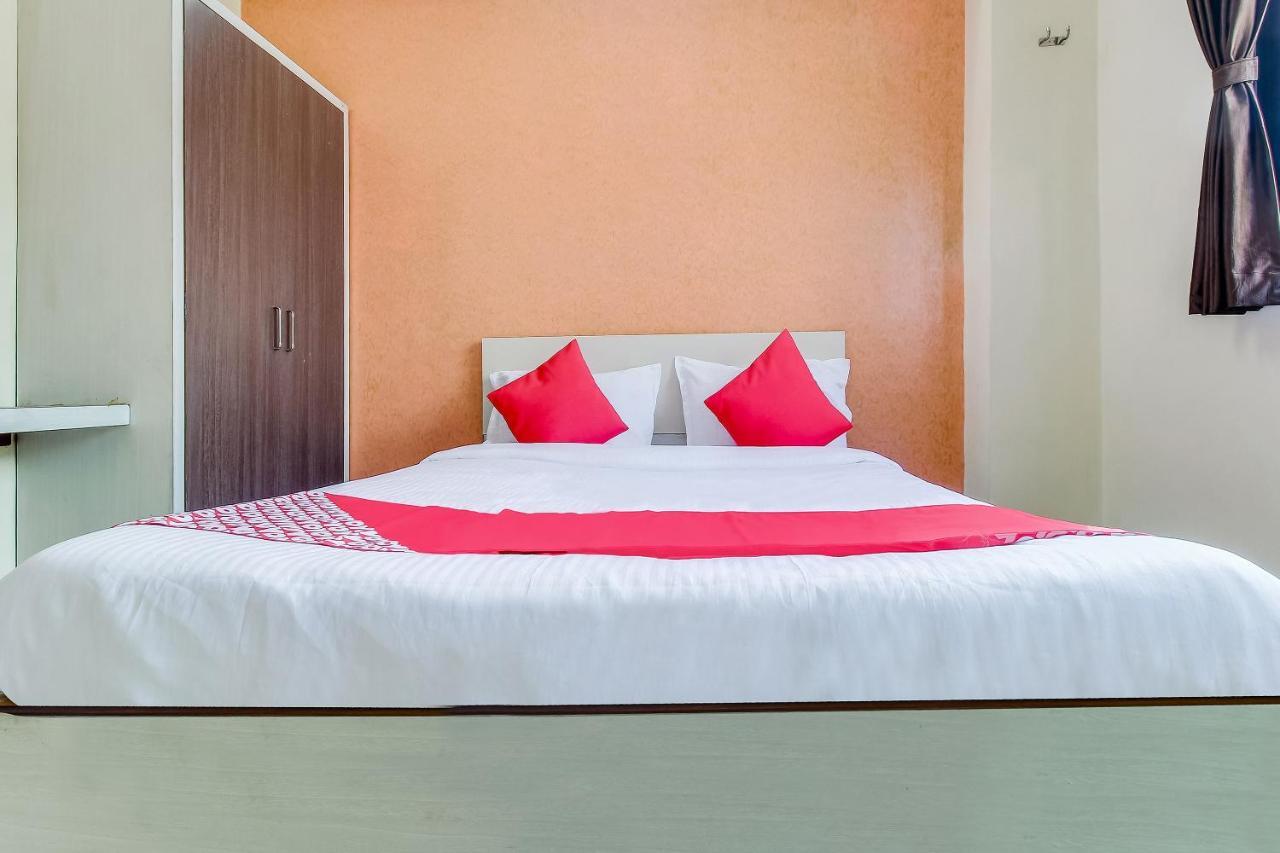 Oyo Flagship 48365 Hotel Shiva'S Castle Chalisgaon Ngoại thất bức ảnh