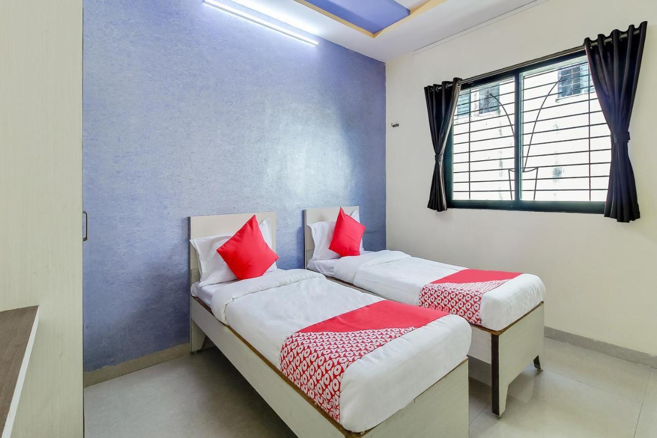 Oyo Flagship 48365 Hotel Shiva'S Castle Chalisgaon Ngoại thất bức ảnh