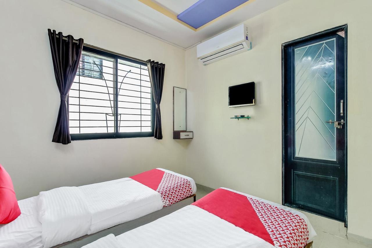 Oyo Flagship 48365 Hotel Shiva'S Castle Chalisgaon Ngoại thất bức ảnh