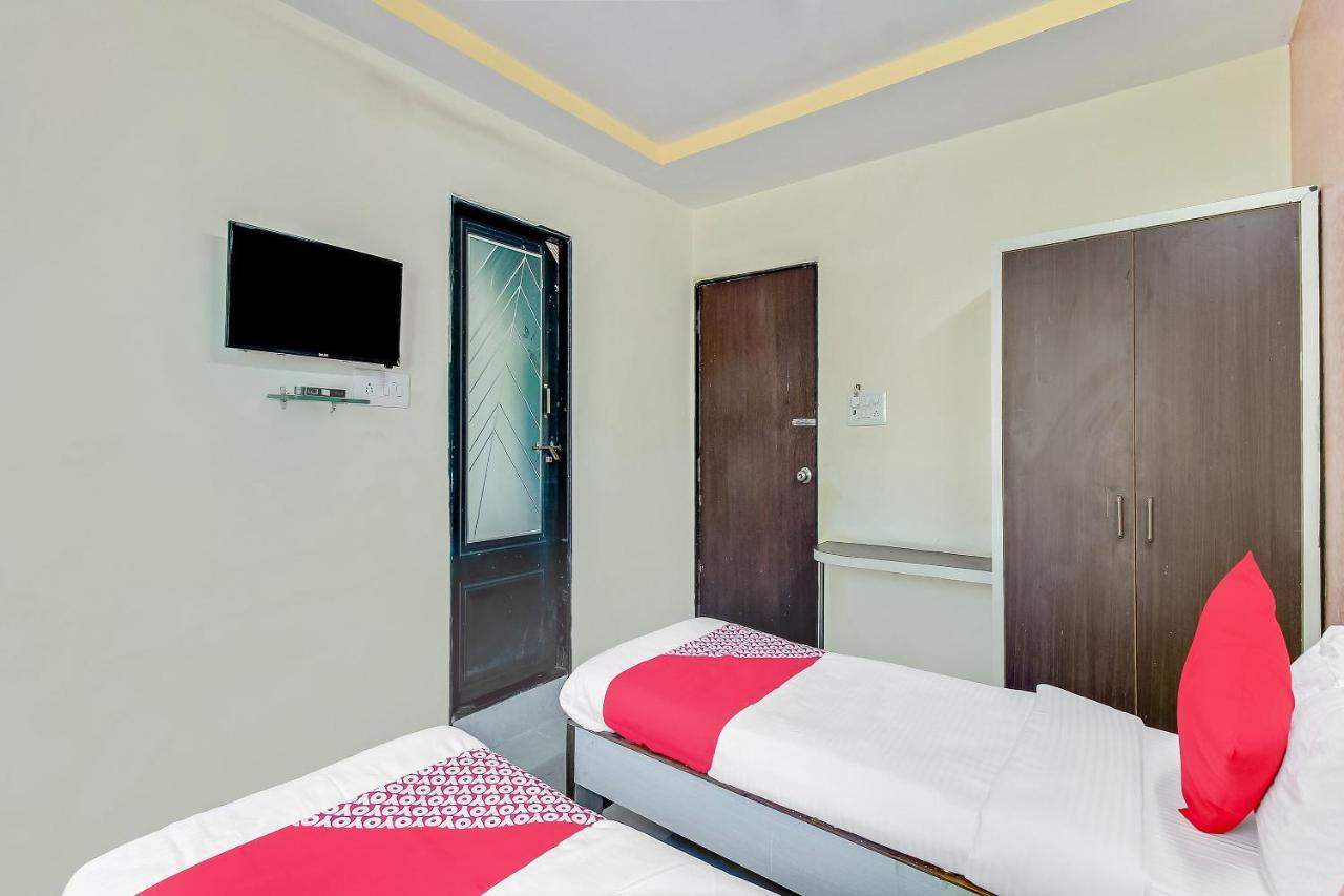 Oyo Flagship 48365 Hotel Shiva'S Castle Chalisgaon Ngoại thất bức ảnh