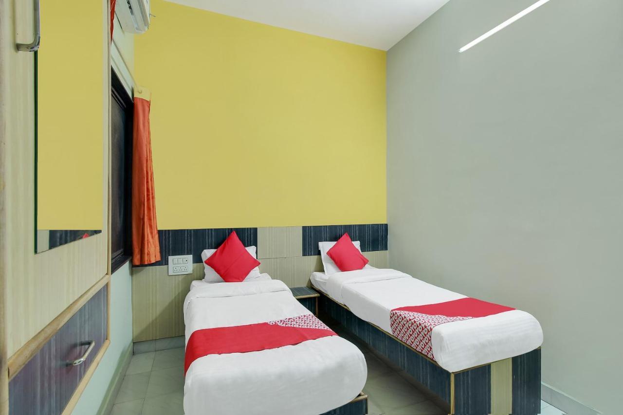 Oyo Flagship 48365 Hotel Shiva'S Castle Chalisgaon Phòng bức ảnh