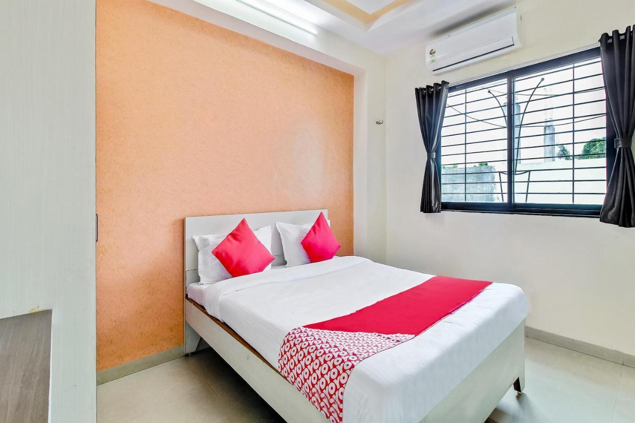 Oyo Flagship 48365 Hotel Shiva'S Castle Chalisgaon Phòng bức ảnh