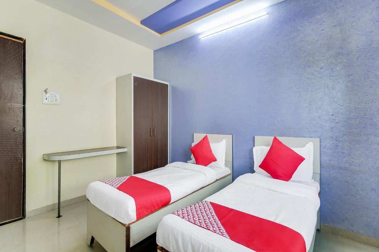 Oyo Flagship 48365 Hotel Shiva'S Castle Chalisgaon Ngoại thất bức ảnh