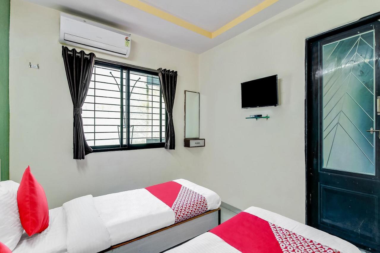 Oyo Flagship 48365 Hotel Shiva'S Castle Chalisgaon Ngoại thất bức ảnh