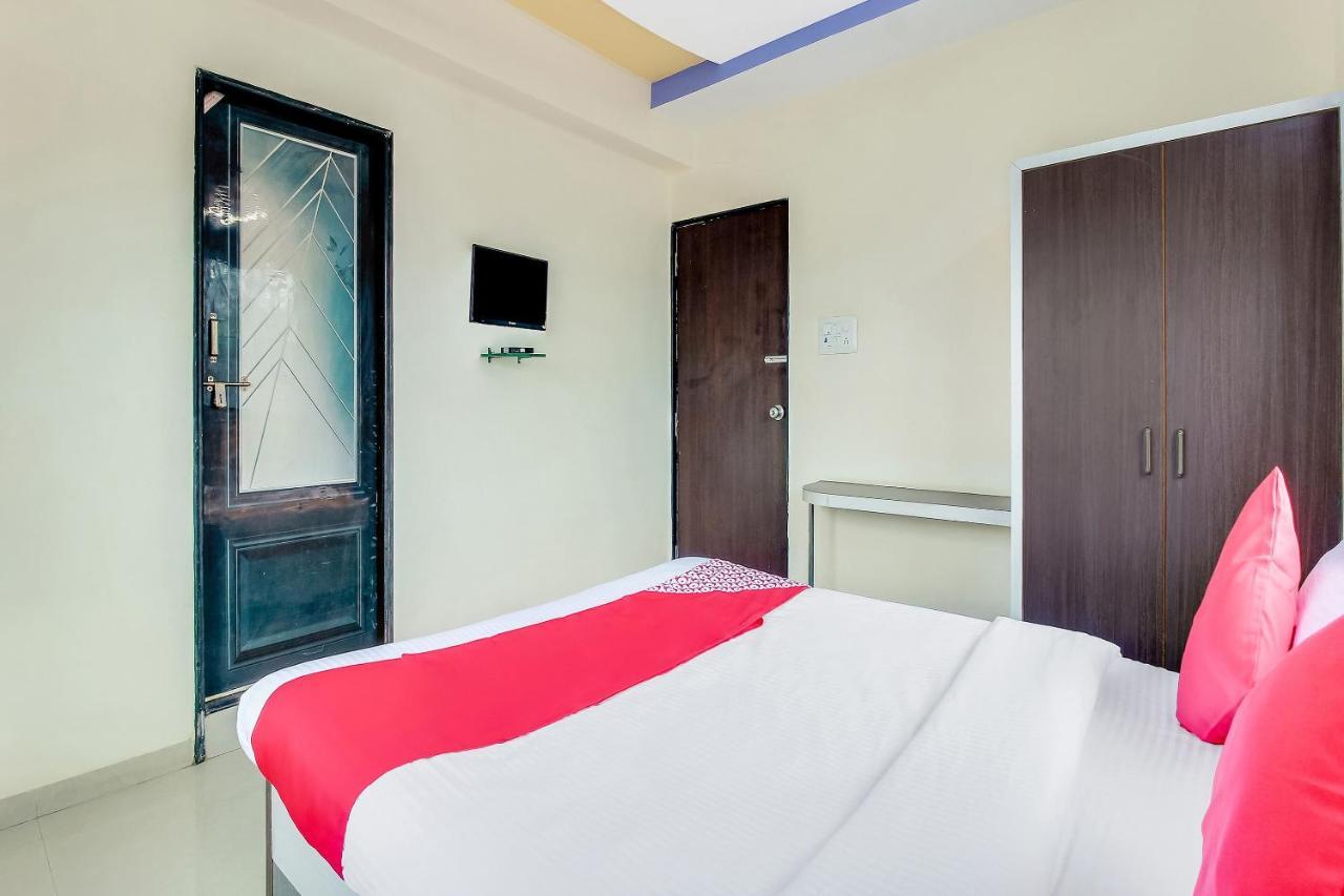 Oyo Flagship 48365 Hotel Shiva'S Castle Chalisgaon Ngoại thất bức ảnh