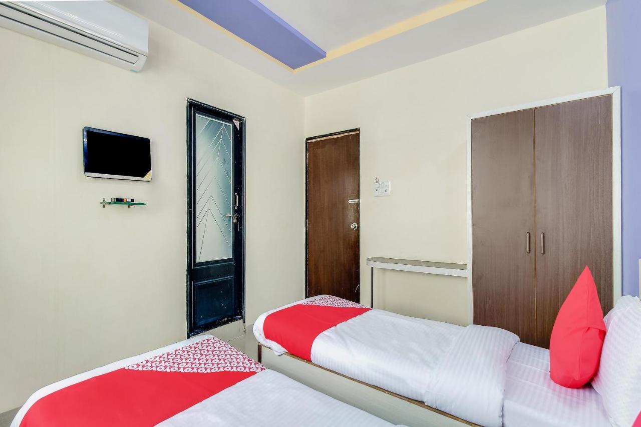 Oyo Flagship 48365 Hotel Shiva'S Castle Chalisgaon Ngoại thất bức ảnh