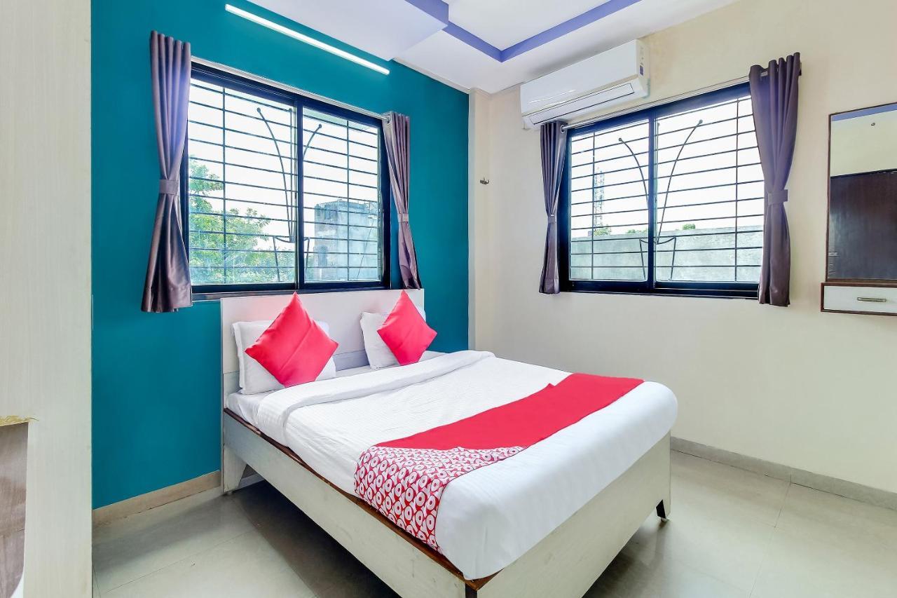 Oyo Flagship 48365 Hotel Shiva'S Castle Chalisgaon Ngoại thất bức ảnh