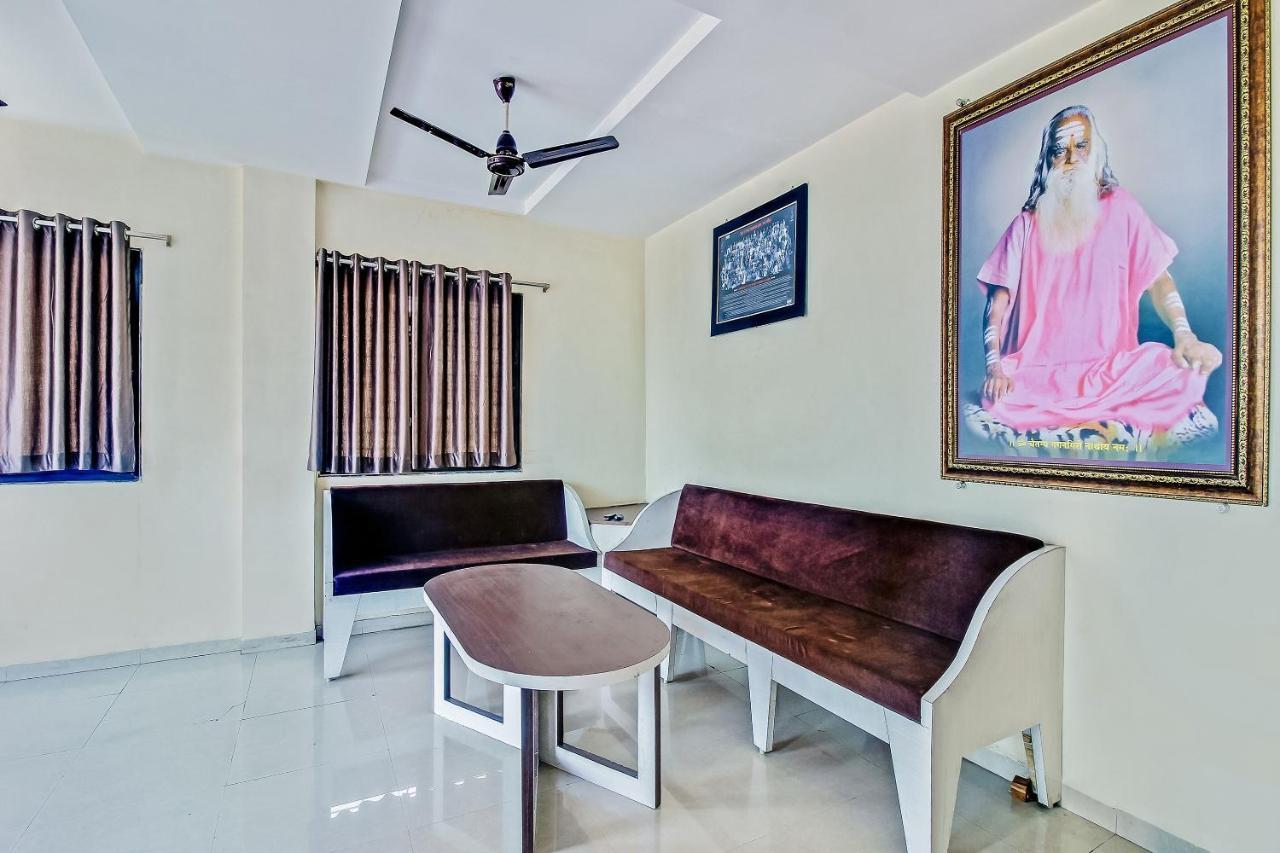 Oyo Flagship 48365 Hotel Shiva'S Castle Chalisgaon Ngoại thất bức ảnh