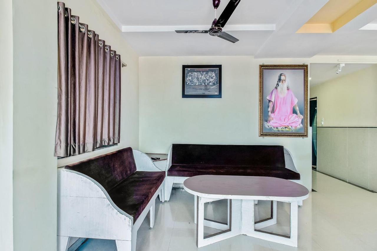 Oyo Flagship 48365 Hotel Shiva'S Castle Chalisgaon Ngoại thất bức ảnh