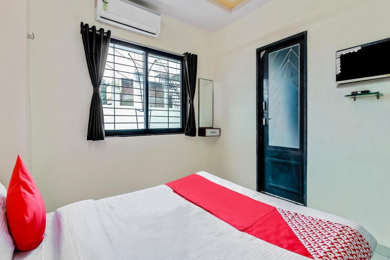 Oyo Flagship 48365 Hotel Shiva'S Castle Chalisgaon Ngoại thất bức ảnh