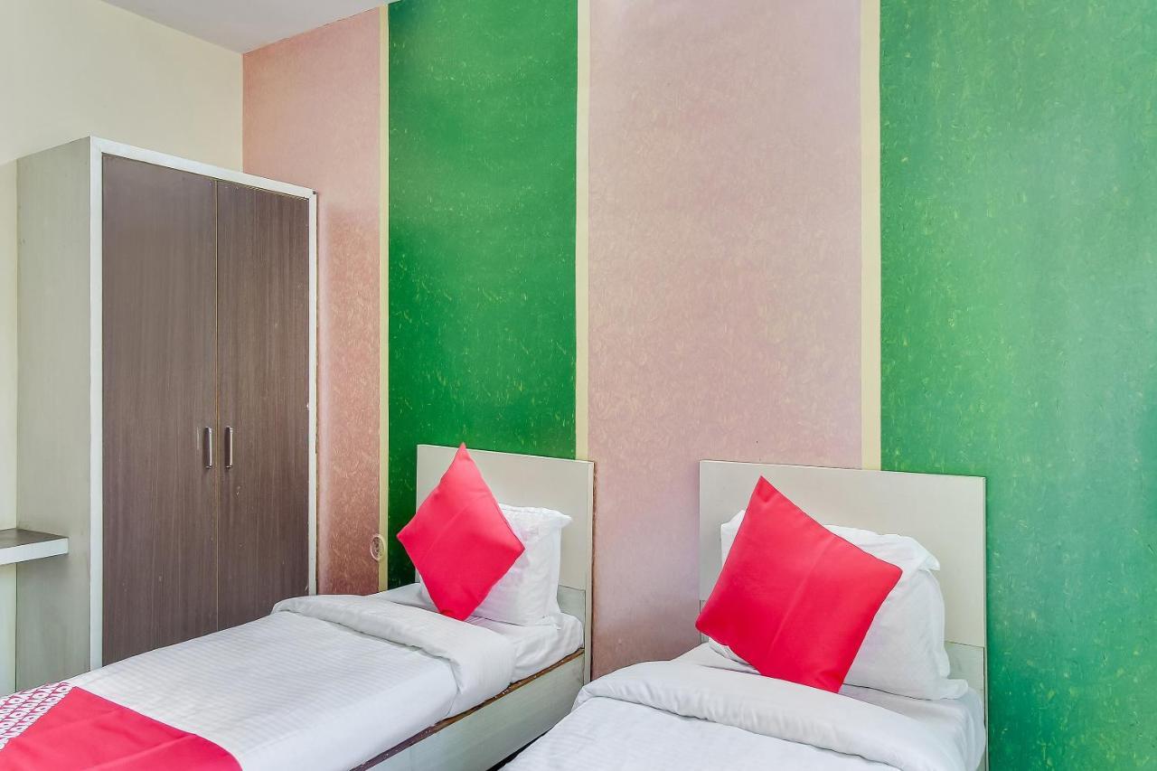 Oyo Flagship 48365 Hotel Shiva'S Castle Chalisgaon Ngoại thất bức ảnh
