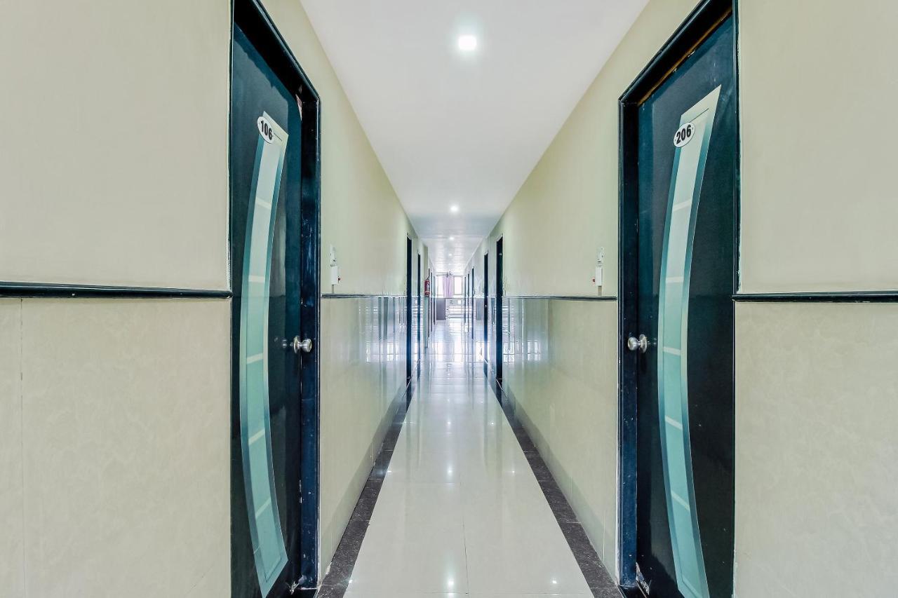 Oyo Flagship 48365 Hotel Shiva'S Castle Chalisgaon Ngoại thất bức ảnh